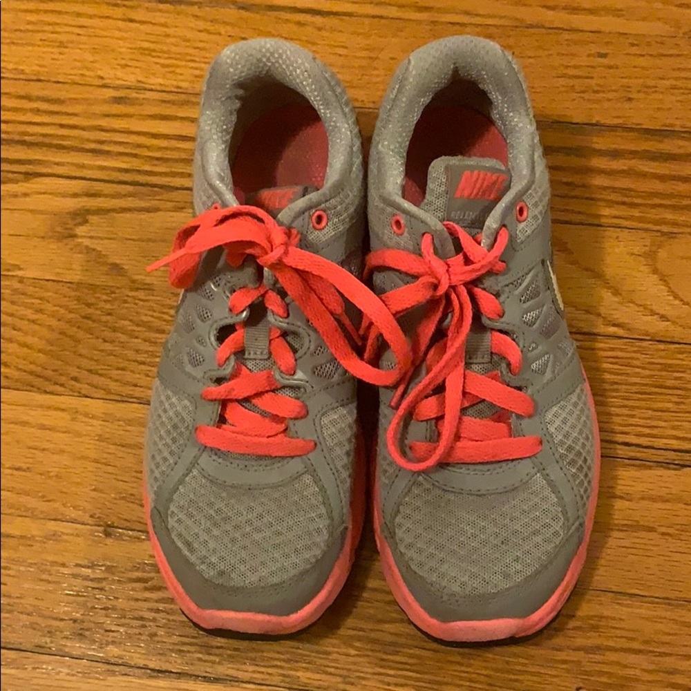 Nike 6.5 athletic sneakers